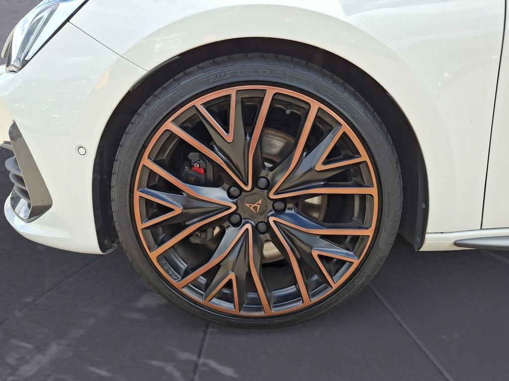 Cupra Leon 2023 г. Белый, пробег 45766 км