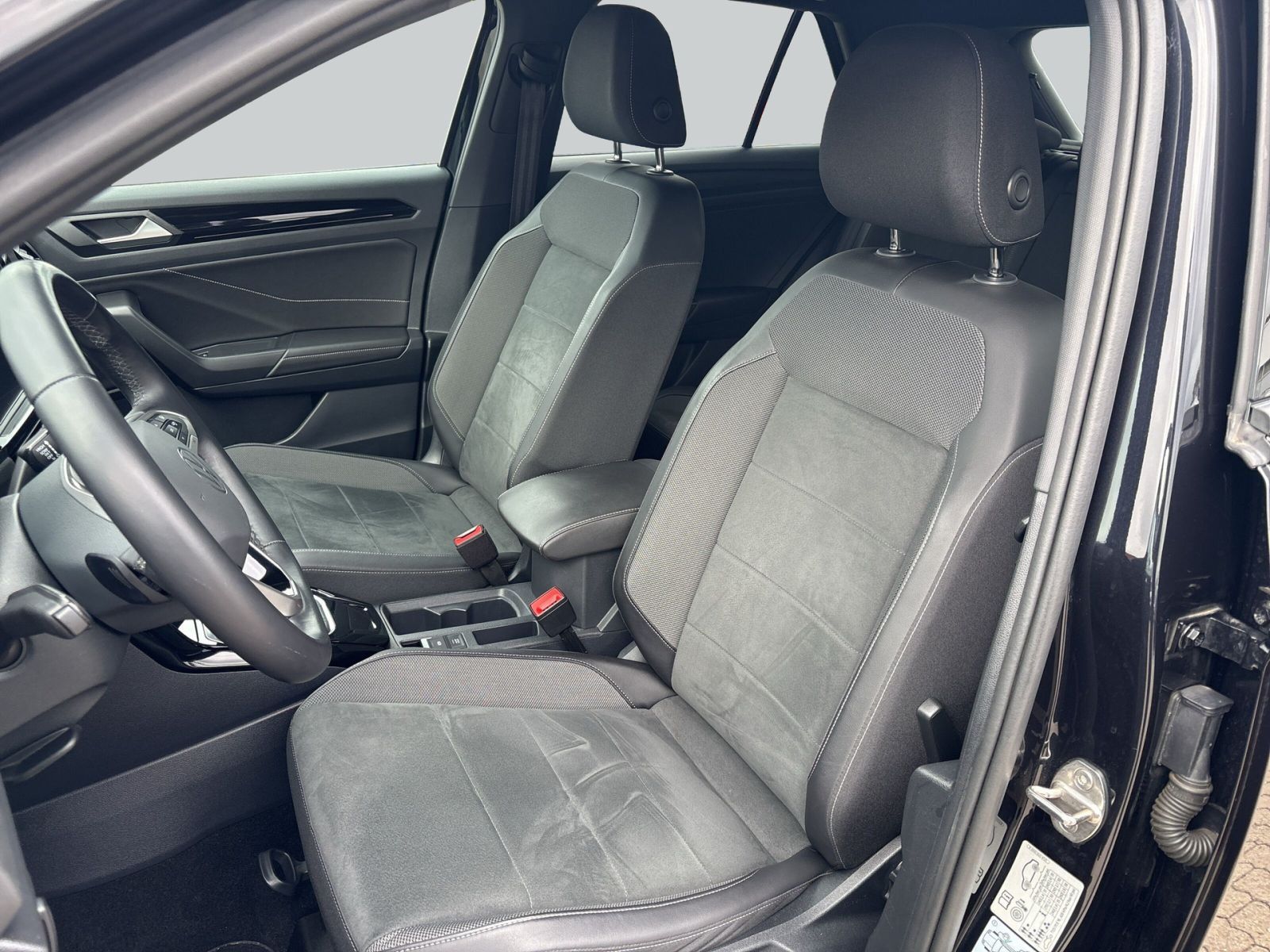 Volkswagen T-Roc 2022 г. Чёрный, пробег 49184 км