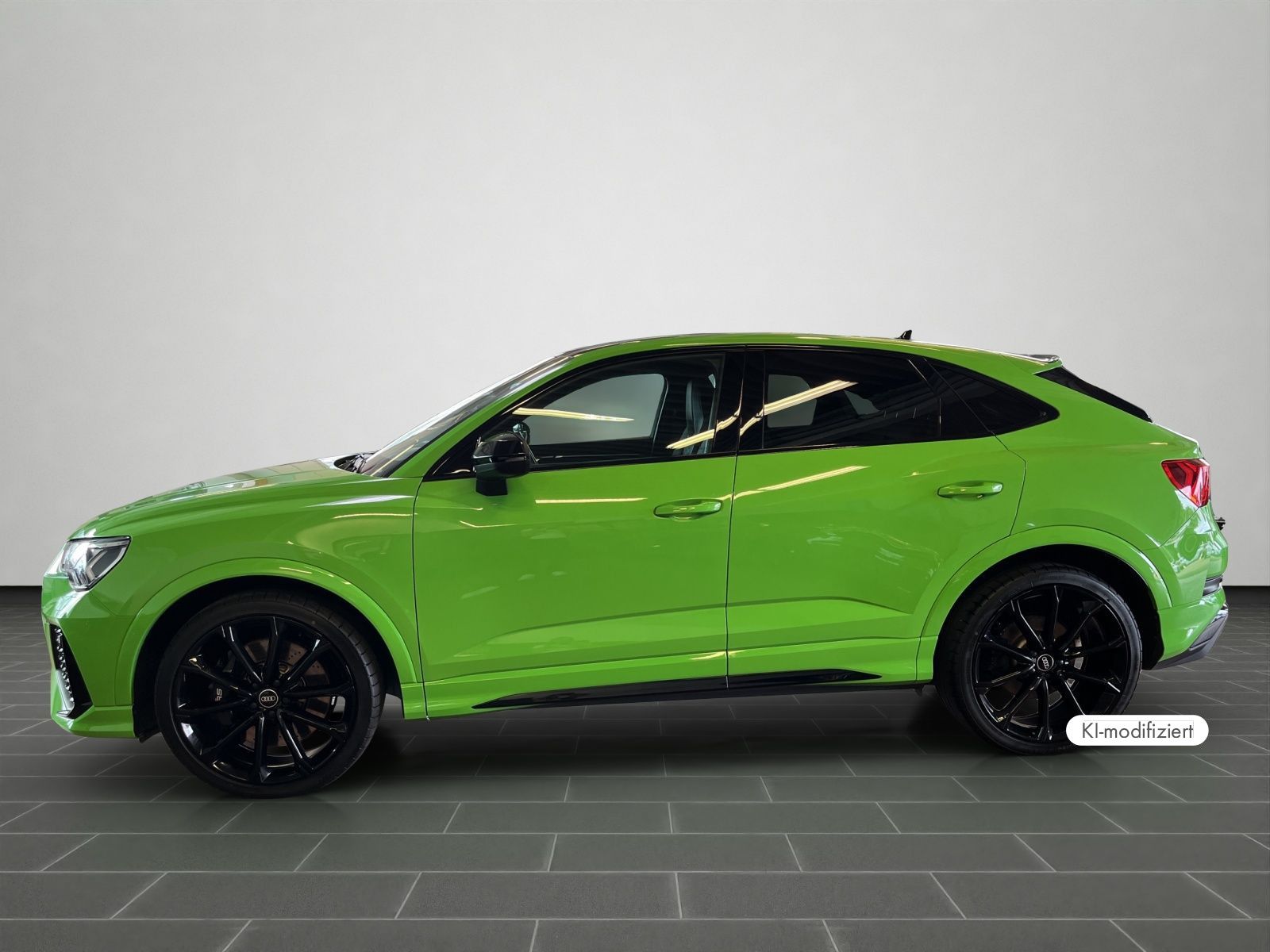 Audi RSQ3 2022 г. Зелёный, пробег 58351 км