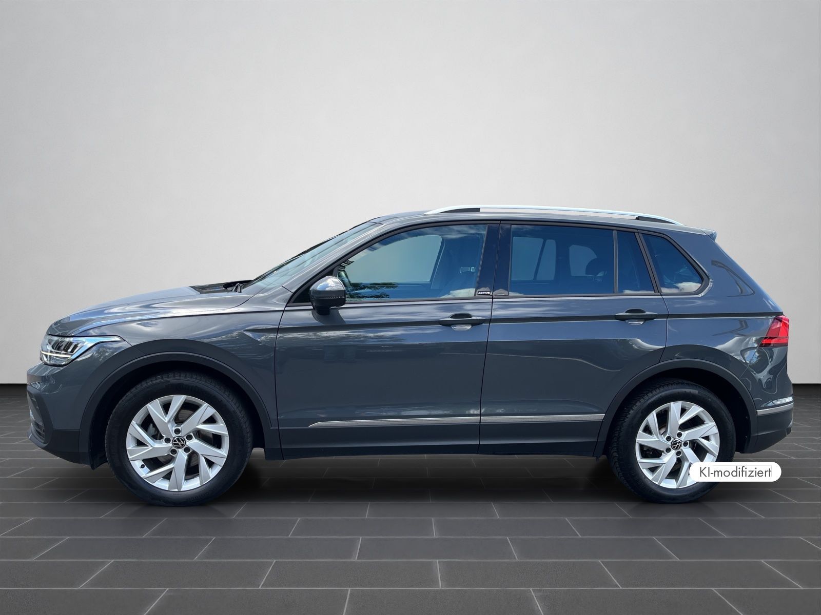 Volkswagen Tiguan 2021 г. Серый, пробег 57594 км