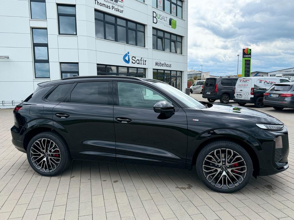 Audi Q3 2026 г. Чёрный, пробег 10 км