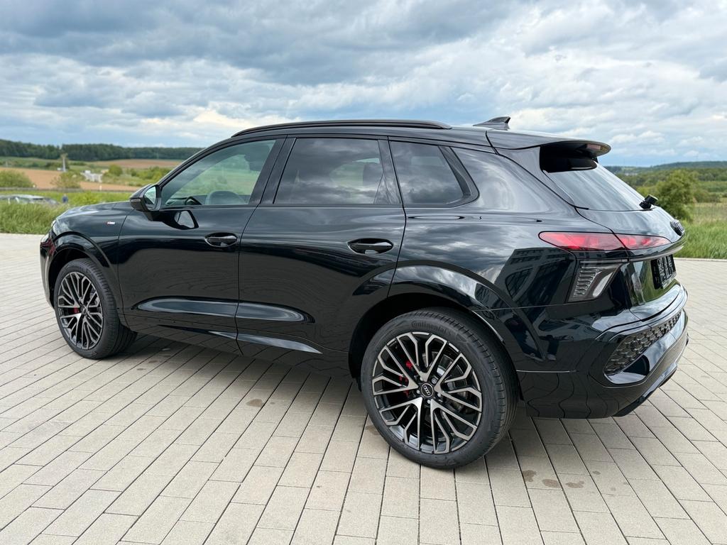Audi Q3 2026 г. Чёрный, пробег 10 км