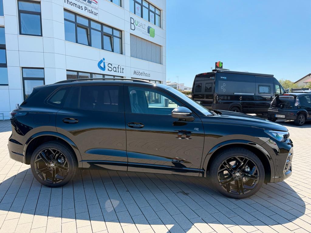 Volkswagen Tiguan 2026 г. Чёрный, пробег 10 км