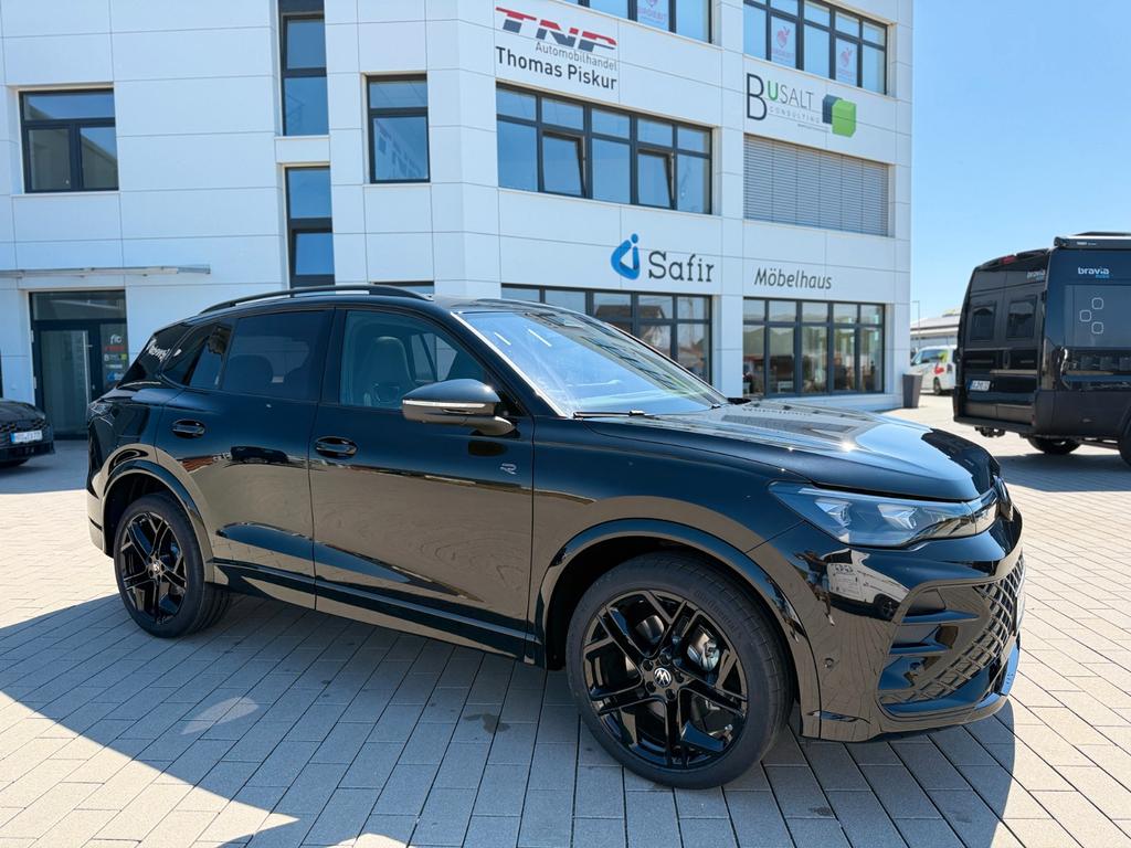 Volkswagen Tiguan 2026 г. Чёрный, пробег 10 км