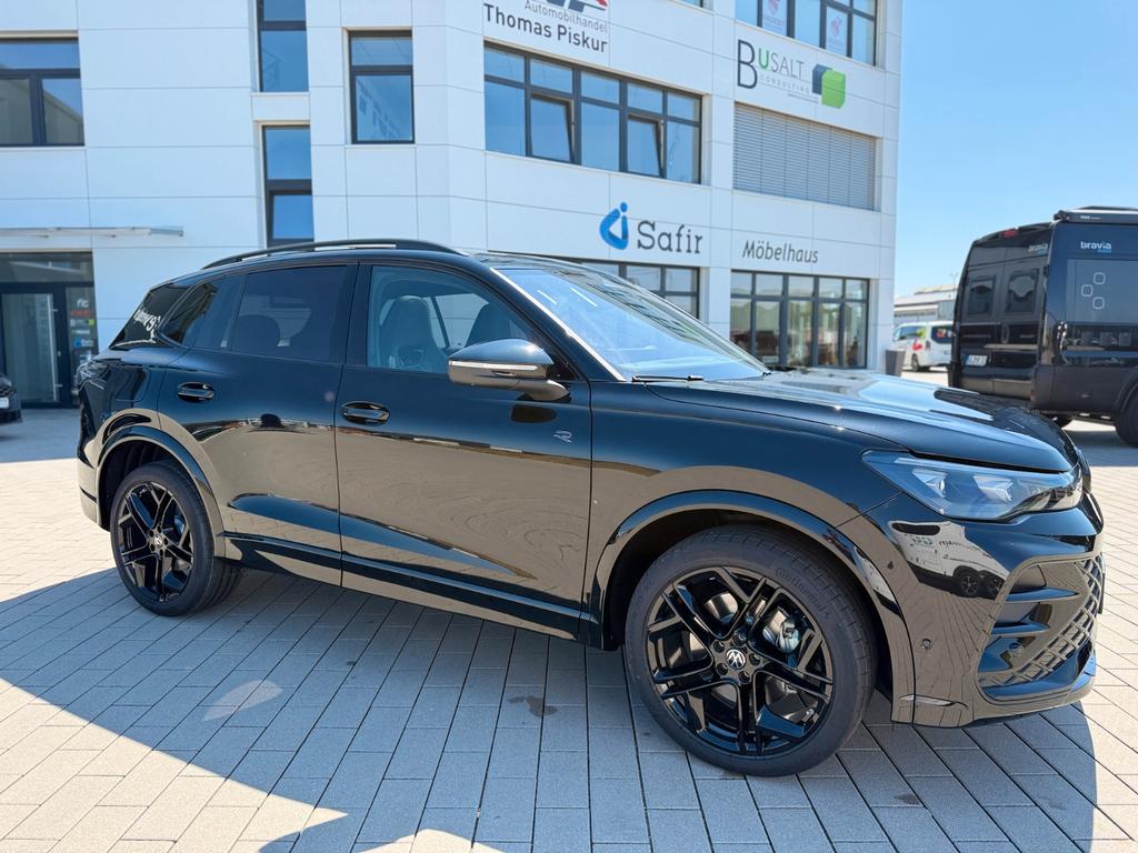 Volkswagen Tiguan 2026 г. Чёрный, пробег 10 км