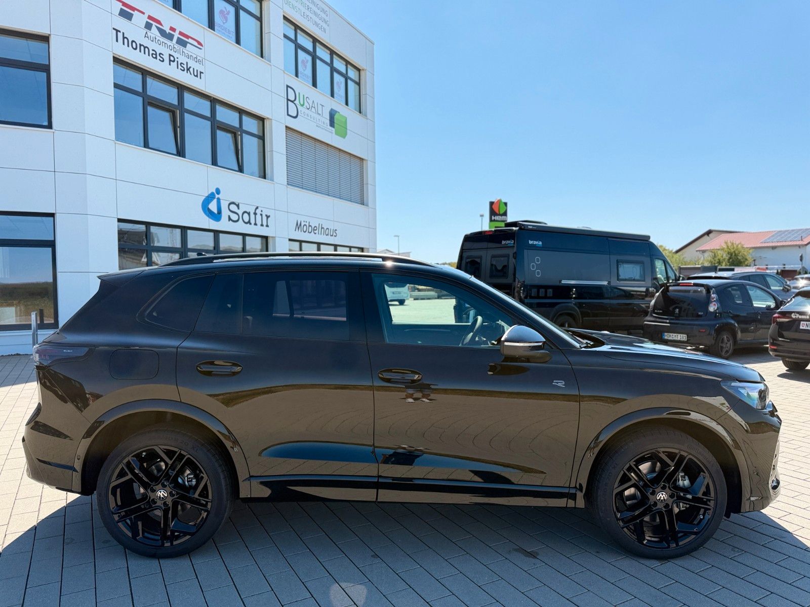 Volkswagen Tiguan 2026 г. Чёрный, пробег 10 км