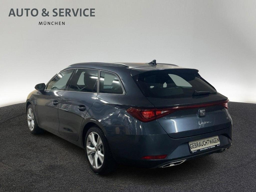 SEAT Leon 2023 г. Серый, пробег 40400 км