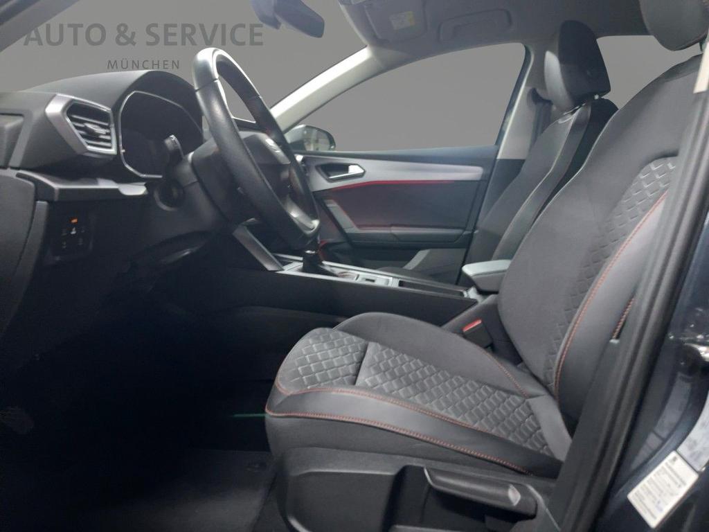 SEAT Leon 2023 г. Серый, пробег 40400 км
