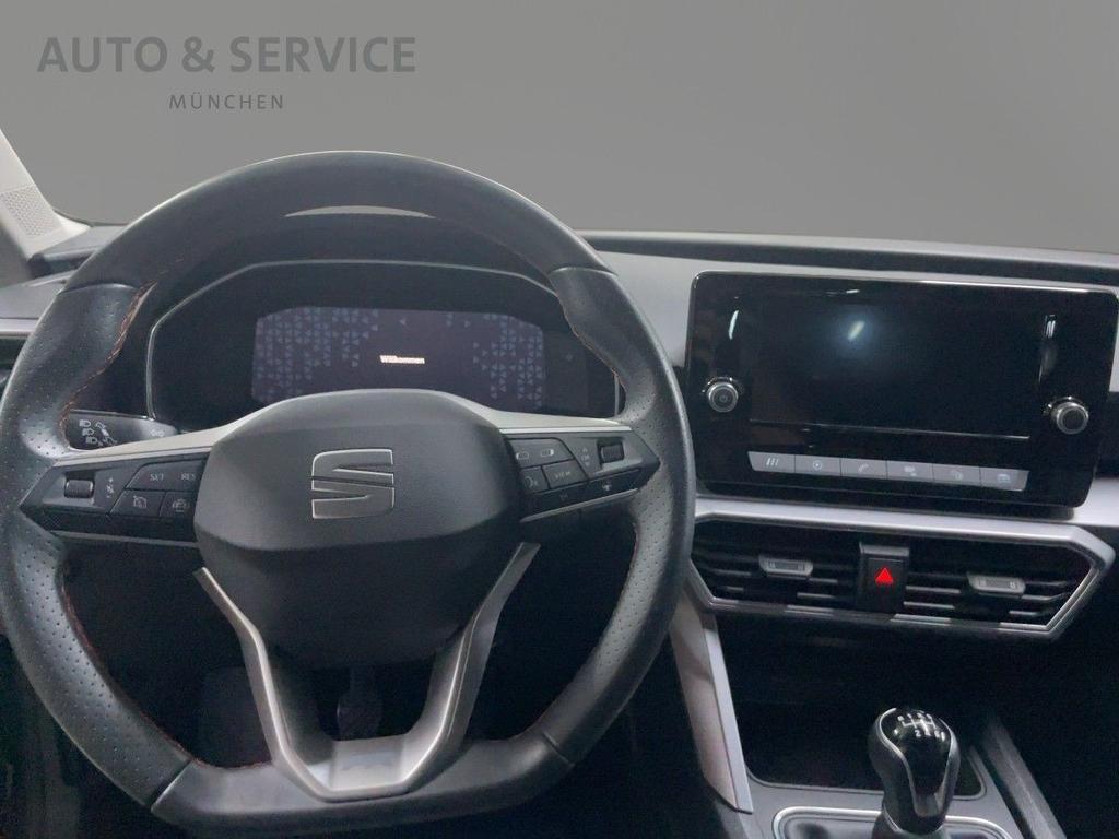 SEAT Leon 2023 г. Серый, пробег 40400 км