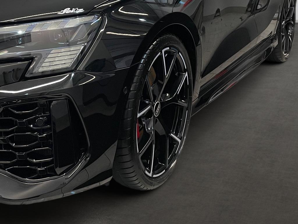 Audi RS3 2023 г. Чёрный, пробег 35975 км