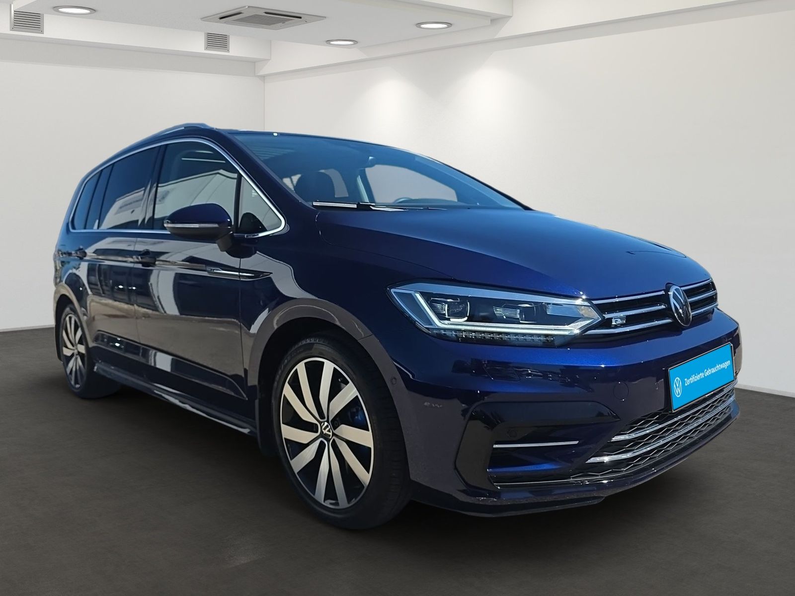 Volkswagen Touran 2022 г. Синий, пробег 18515 км