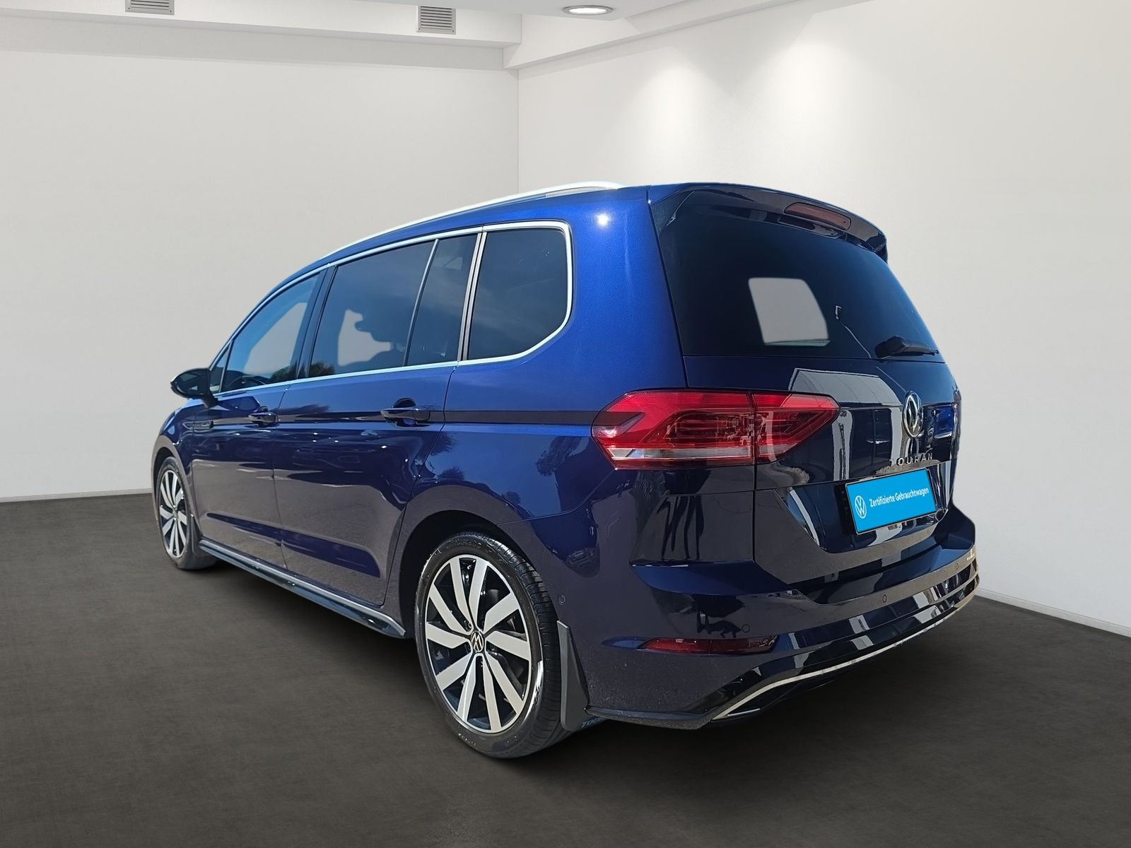 Volkswagen Touran 2022 г. Синий, пробег 18515 км