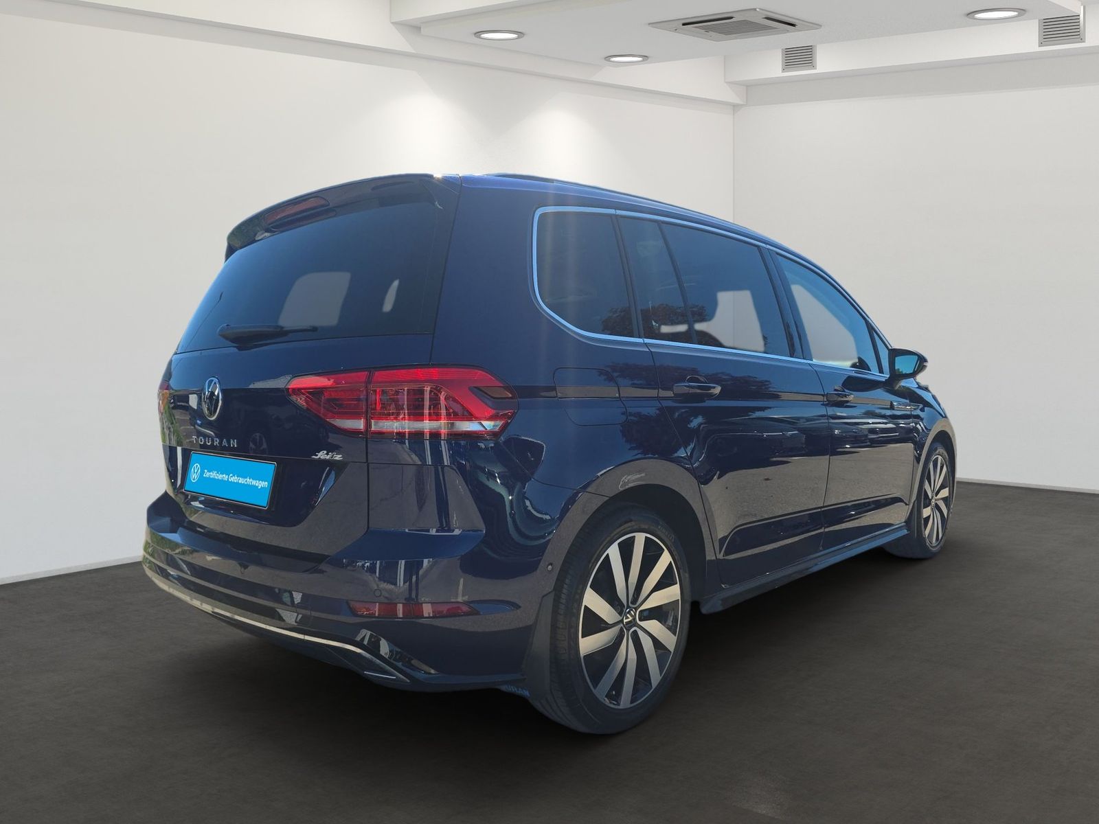 Volkswagen Touran 2022 г. Синий, пробег 18515 км