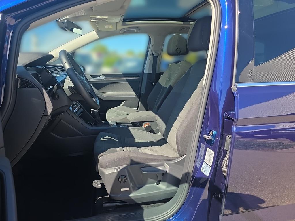 Volkswagen Touran 2022 г. Синий, пробег 18515 км