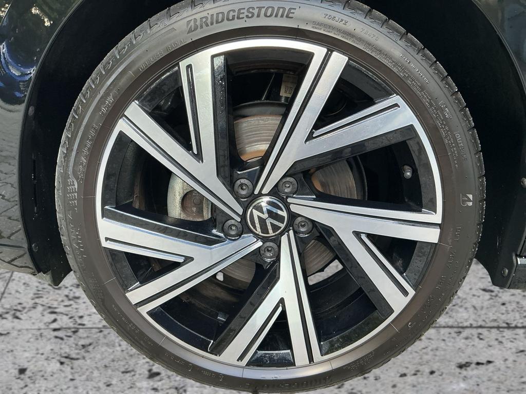 Volkswagen Golf 2024 г. Чёрный, пробег 17160 км