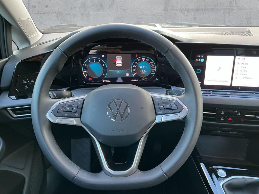 Volkswagen Golf 2024 г. Чёрный, пробег 17160 км