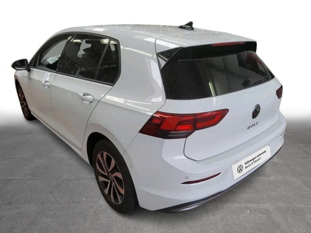Volkswagen Golf 2023 г. Белый, пробег 39613 км
