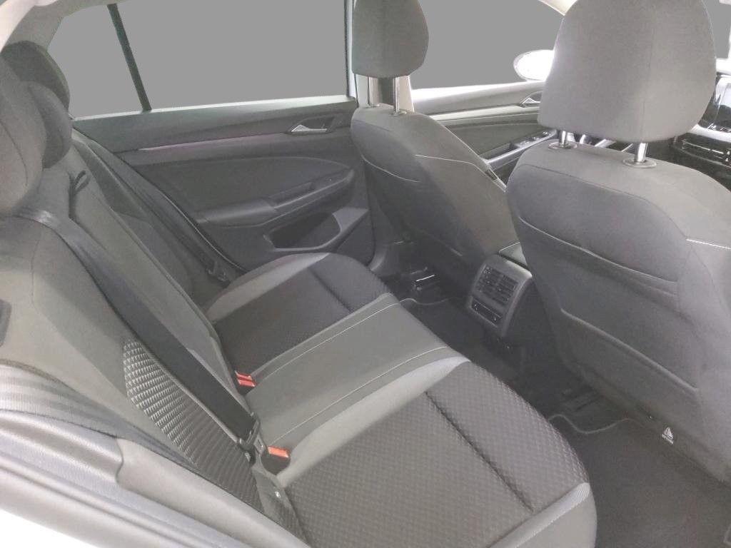 Volkswagen Golf 2023 г. Белый, пробег 39613 км