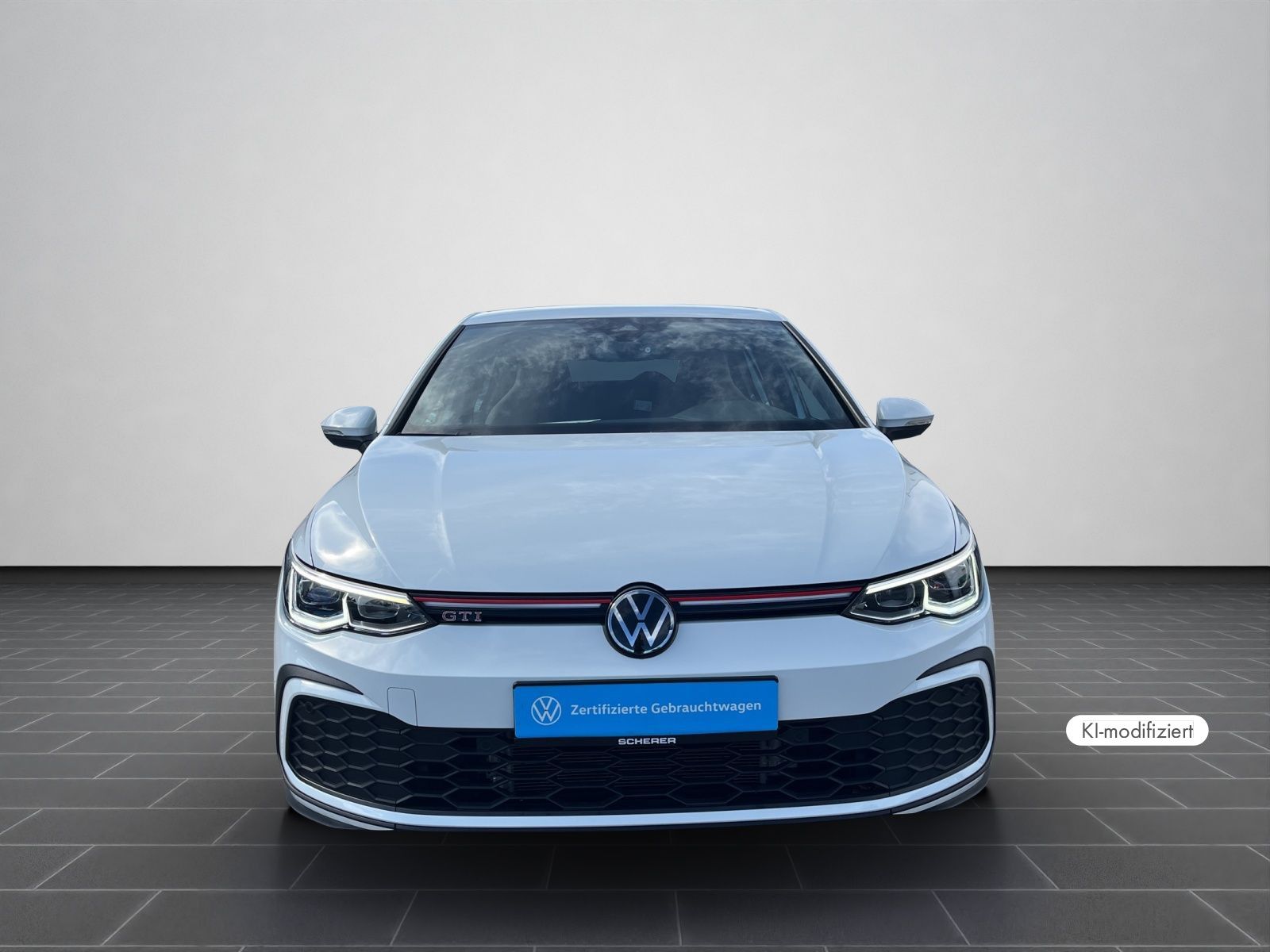 Volkswagen Golf 2023 г. Белый, пробег 26840 км
