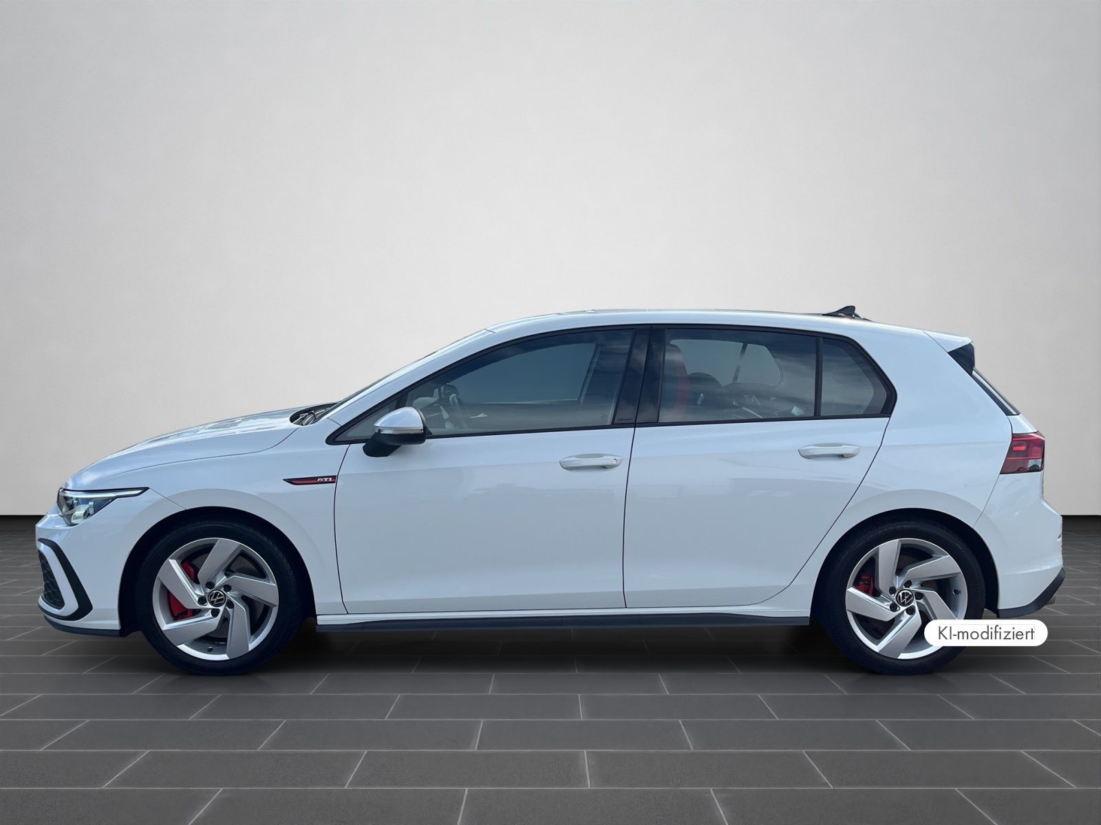 Volkswagen Golf 2023 г. Белый, пробег 26840 км