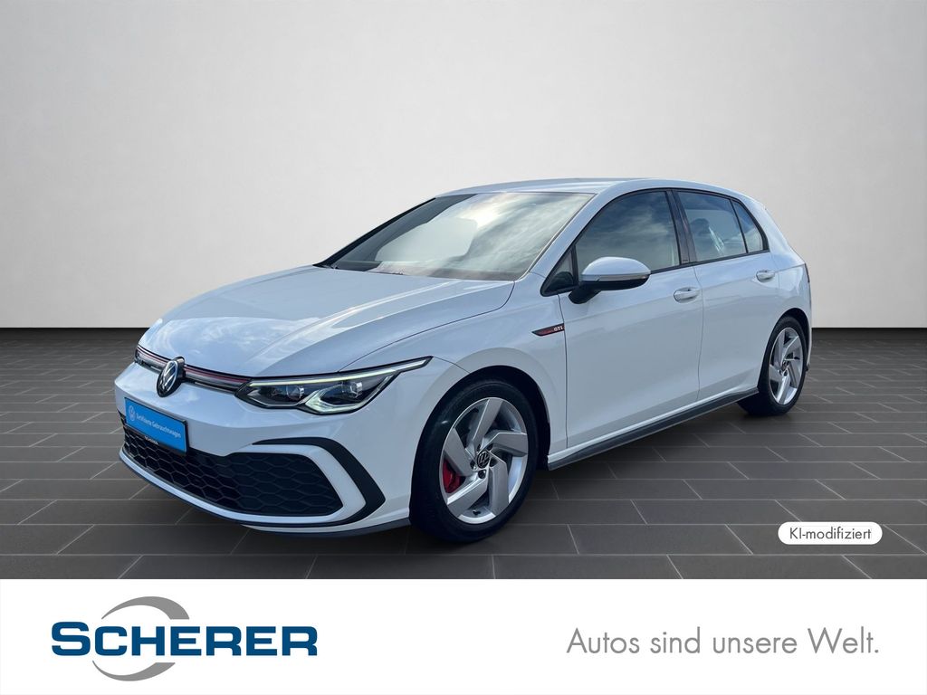 Volkswagen Golf 2023 г. Белый, пробег 26840 км