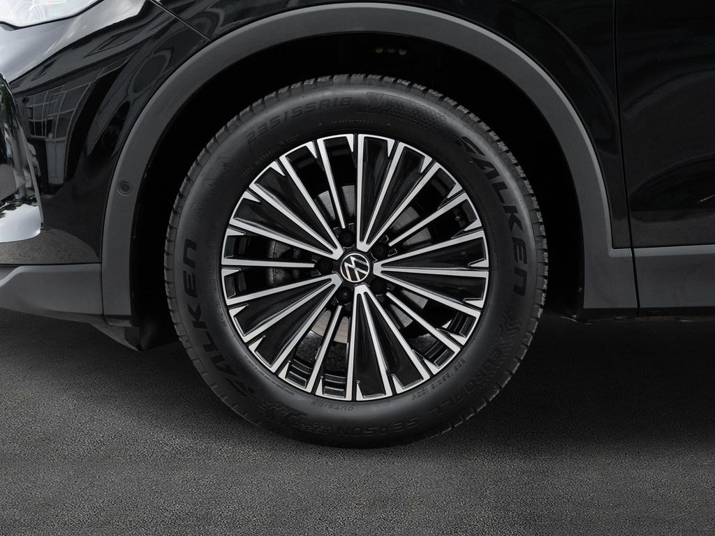 Volkswagen Tiguan 2025 г. Чёрный, пробег 10000 км