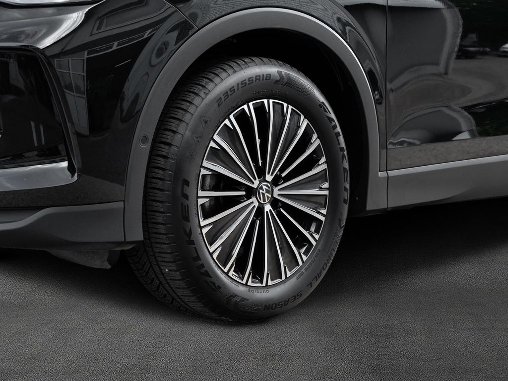 Volkswagen Tiguan 2025 г. Чёрный, пробег 10000 км