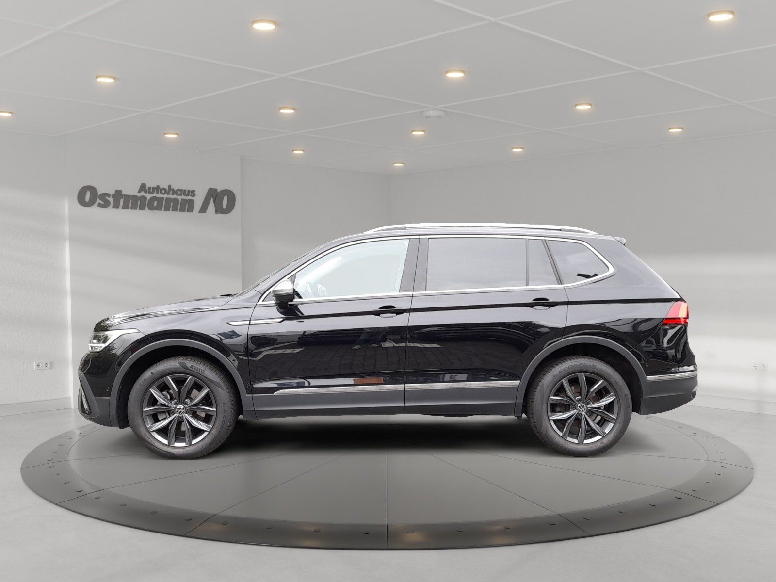 Volkswagen TIGUAN ALLSPACE 2022 г. Чёрный, пробег 38059 км
