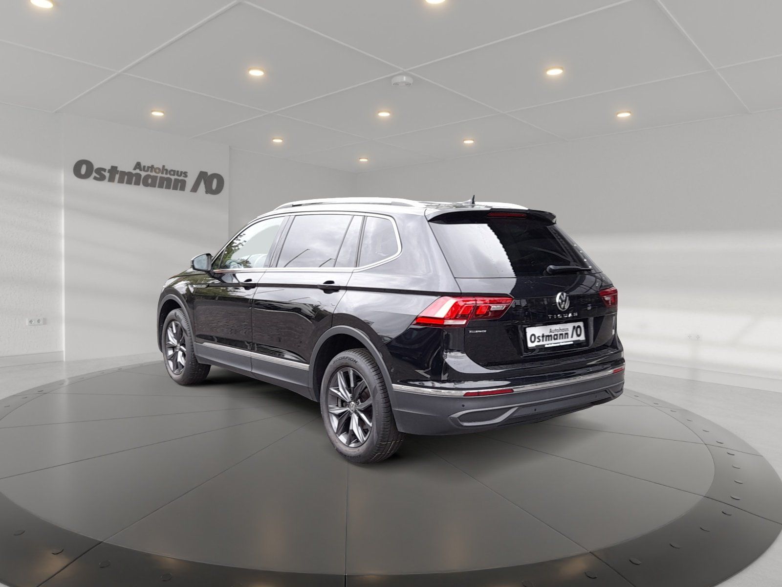 Volkswagen TIGUAN ALLSPACE 2022 г. Чёрный, пробег 38059 км