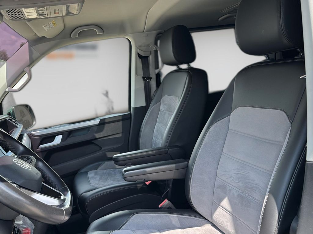 Volkswagen T6 MULTIVAN 2022 г. Зелёный, пробег 49900 км