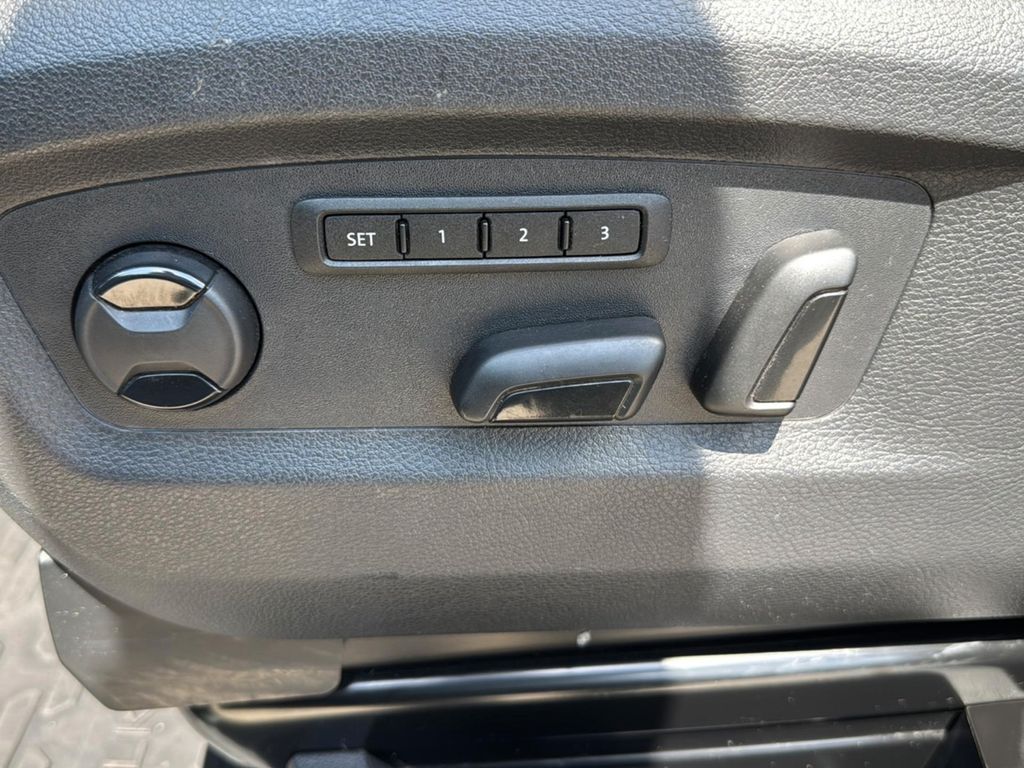 Volkswagen T6 MULTIVAN 2022 г. Зелёный, пробег 49900 км