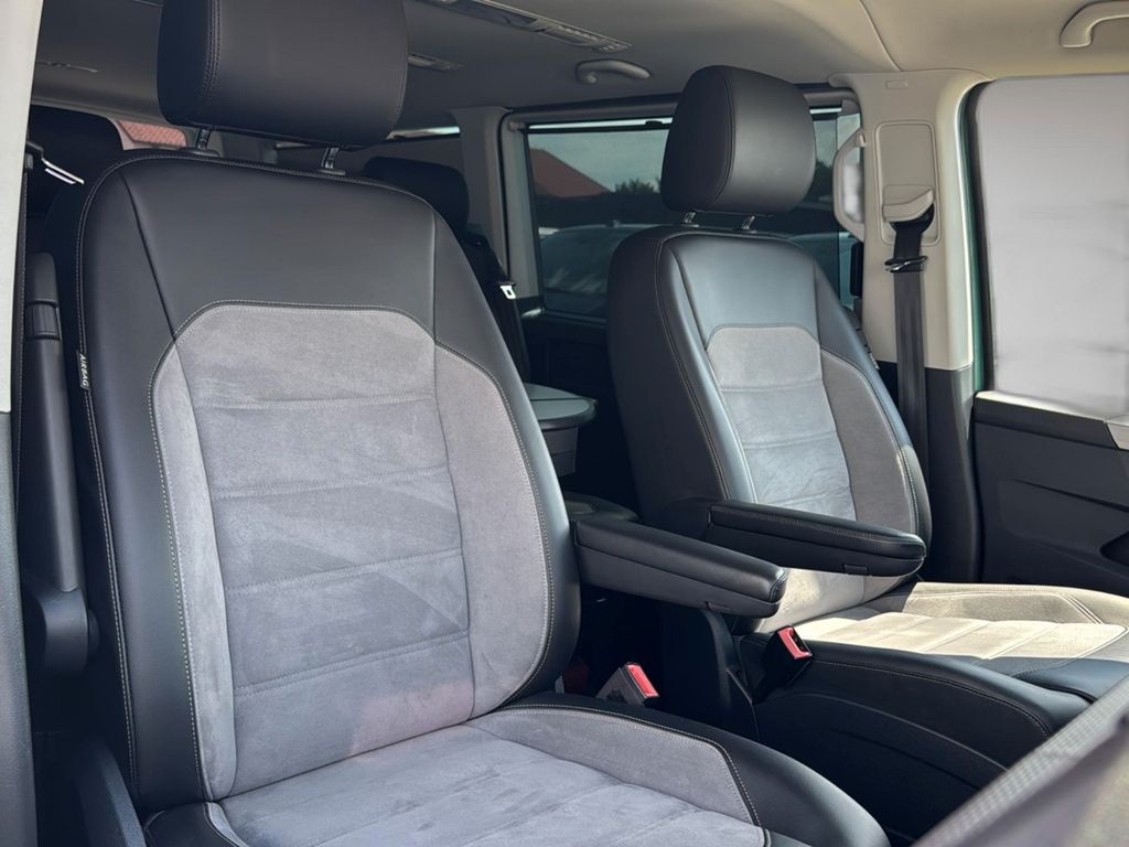 Volkswagen T6 MULTIVAN 2022 г. Зелёный, пробег 49900 км