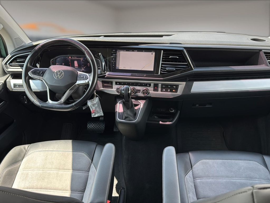 Volkswagen T6 MULTIVAN 2022 г. Зелёный, пробег 49900 км
