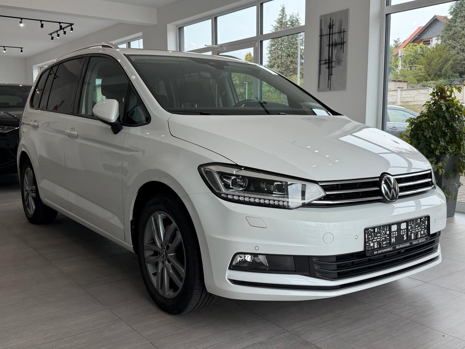 Volkswagen Touran 2025 г. Белый, пробег 37100 км