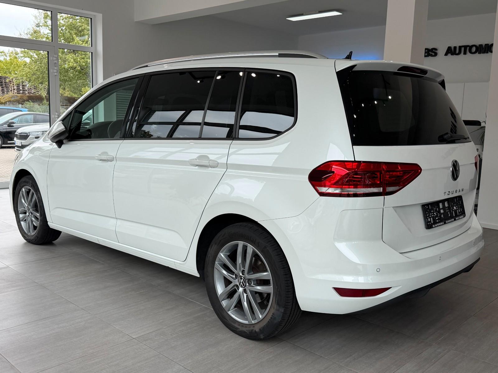 Volkswagen Touran 2025 г. Белый, пробег 37100 км