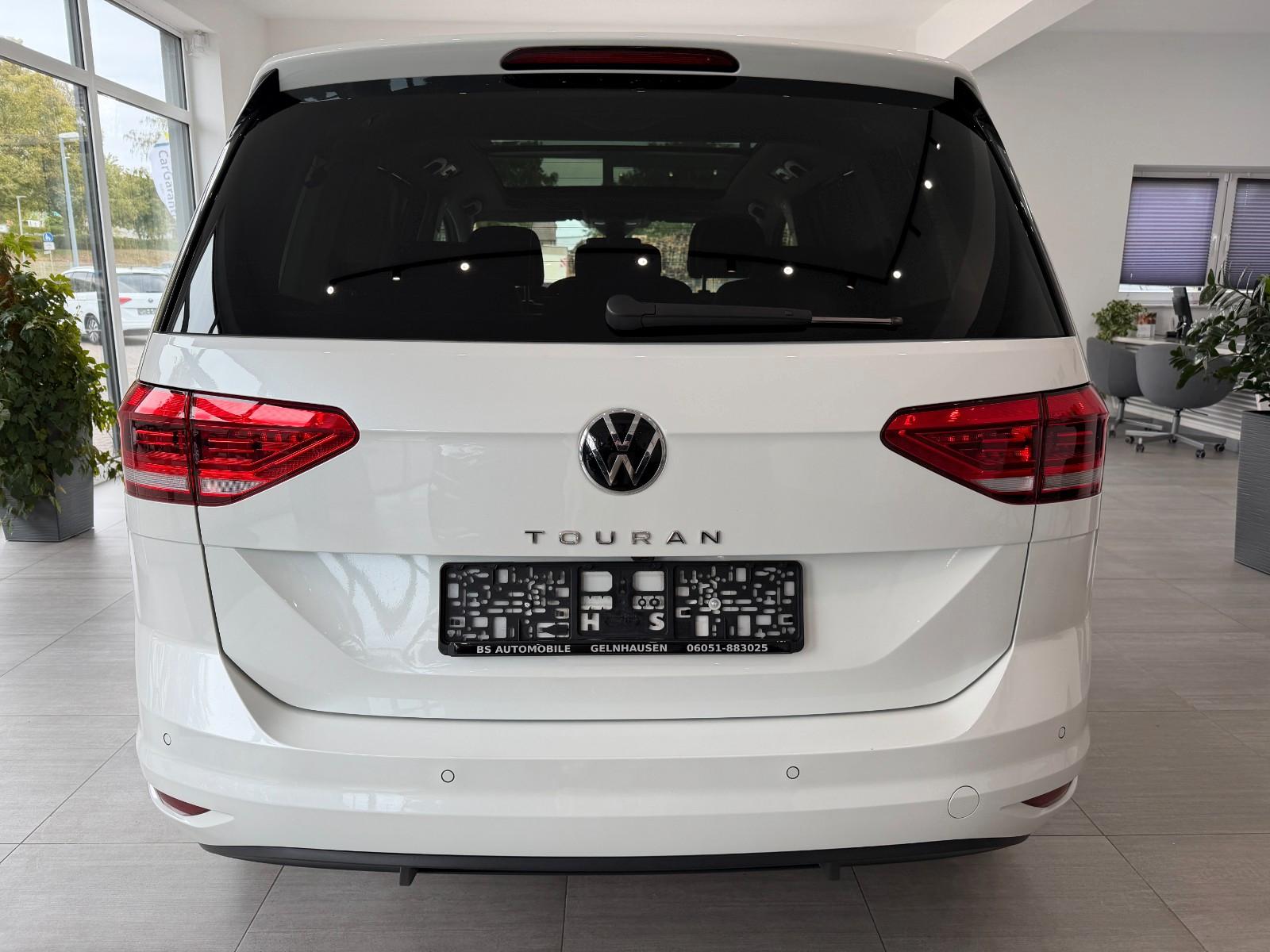 Volkswagen Touran 2025 г. Белый, пробег 37100 км