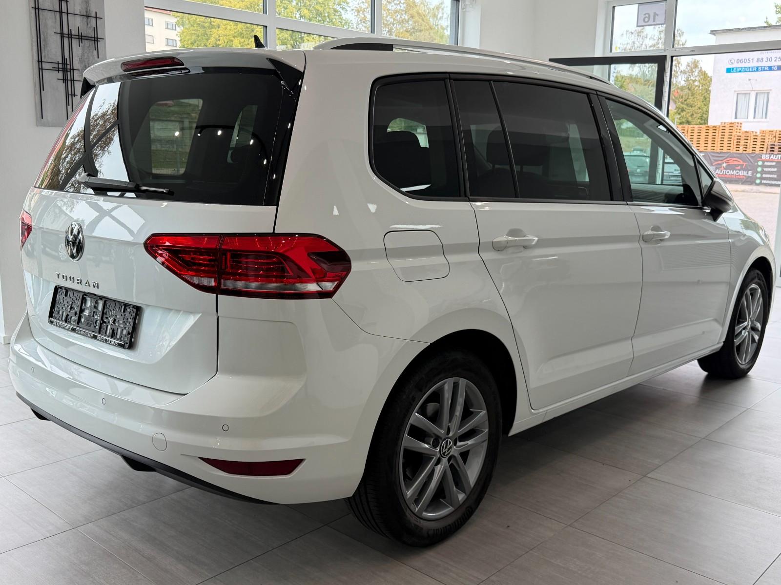 Volkswagen Touran 2025 г. Белый, пробег 37100 км