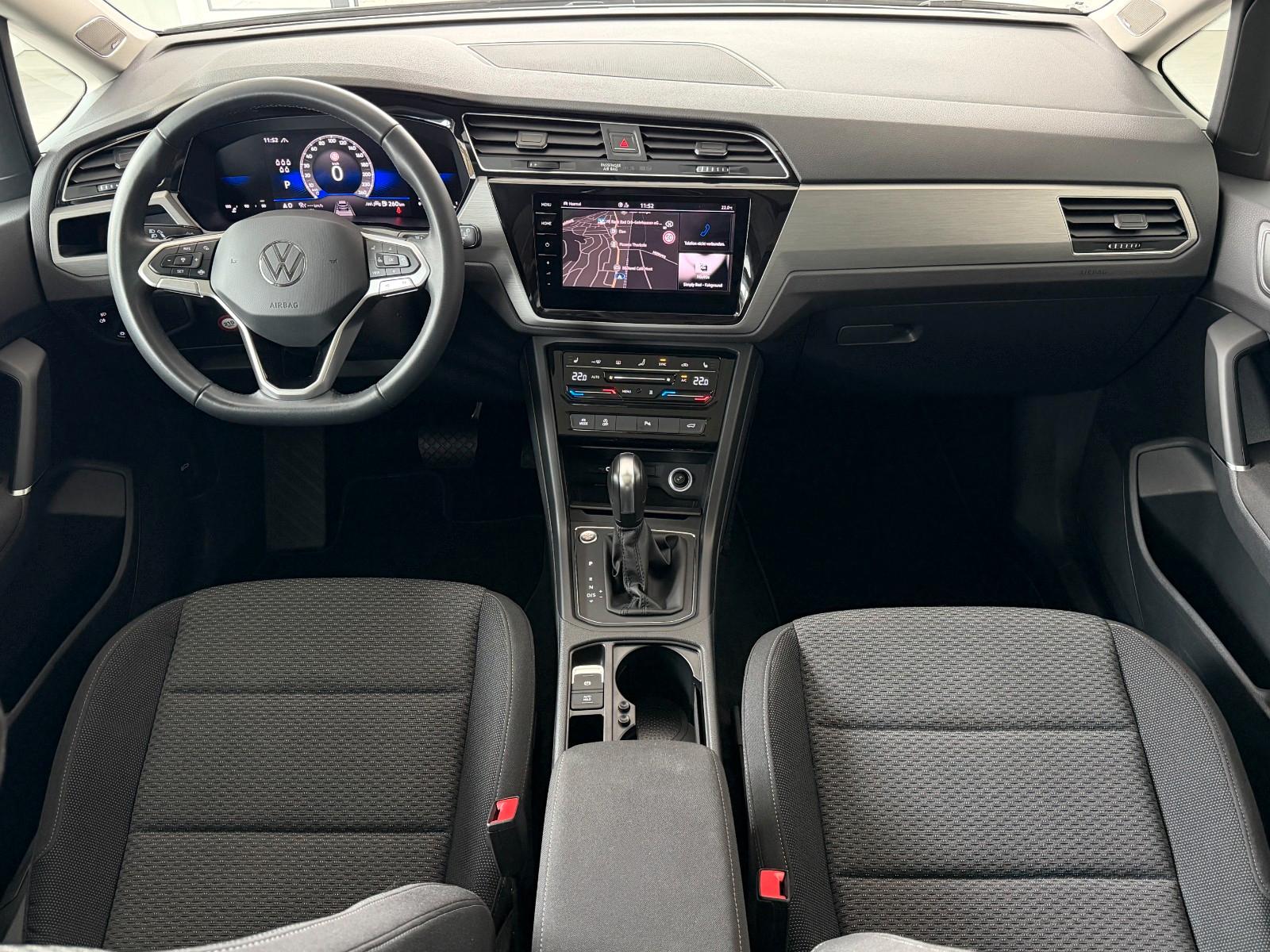 Volkswagen Touran 2025 г. Белый, пробег 37100 км