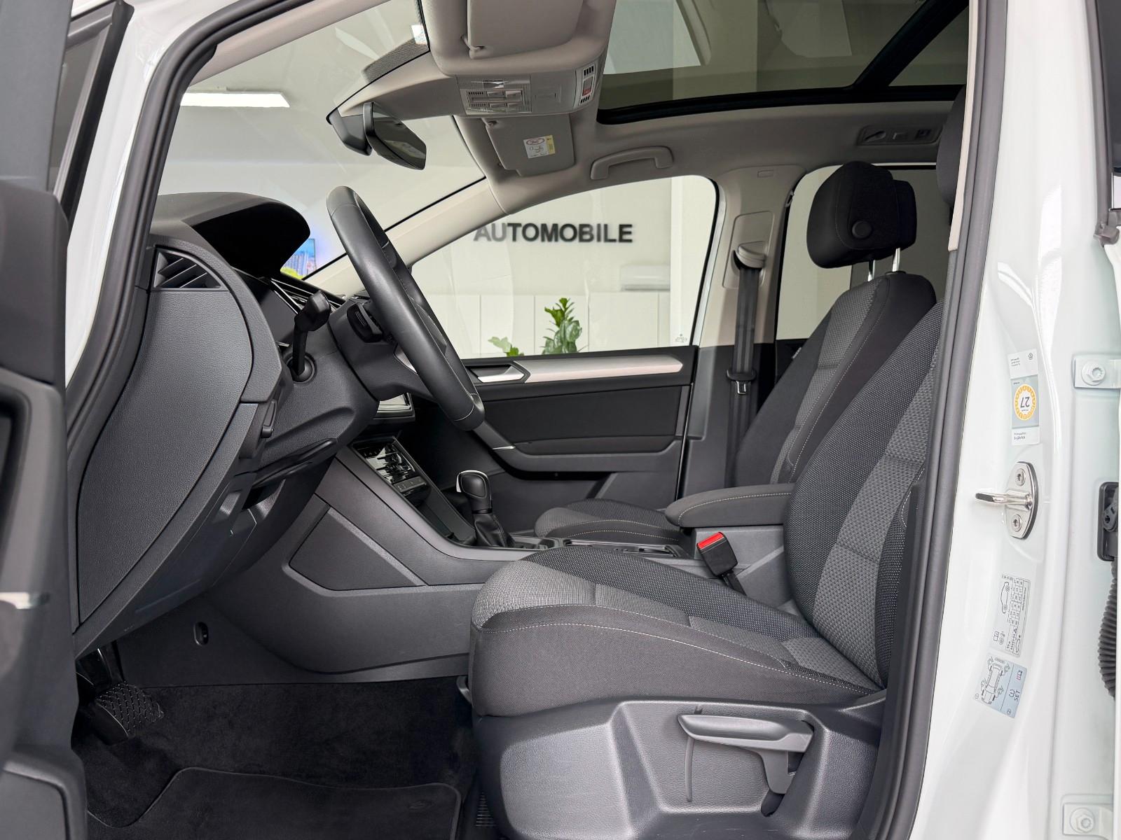 Volkswagen Touran 2025 г. Белый, пробег 37100 км