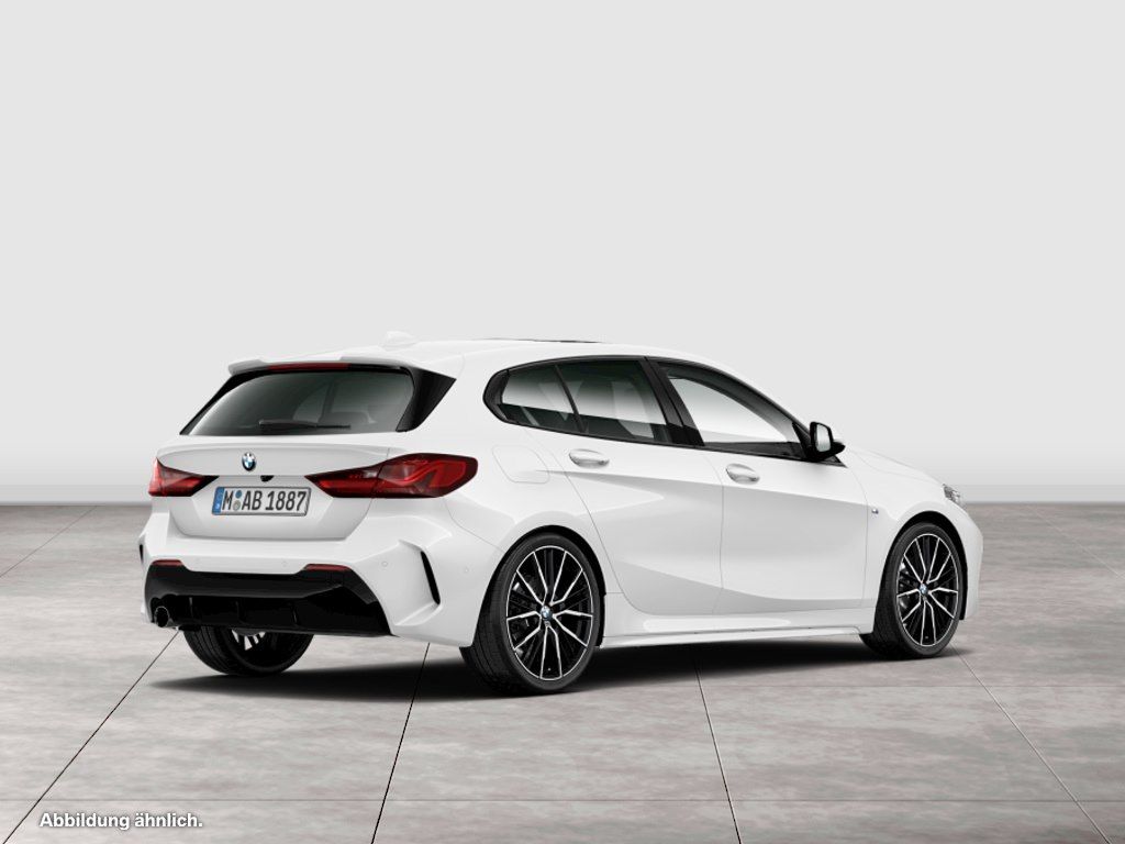 BMW 118 2023 г. Белый, пробег 48464 км