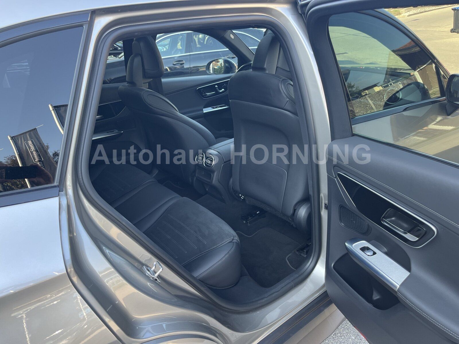 Mercedes-Benz GLC 300 2023 г. Серебристый, пробег 58214 км