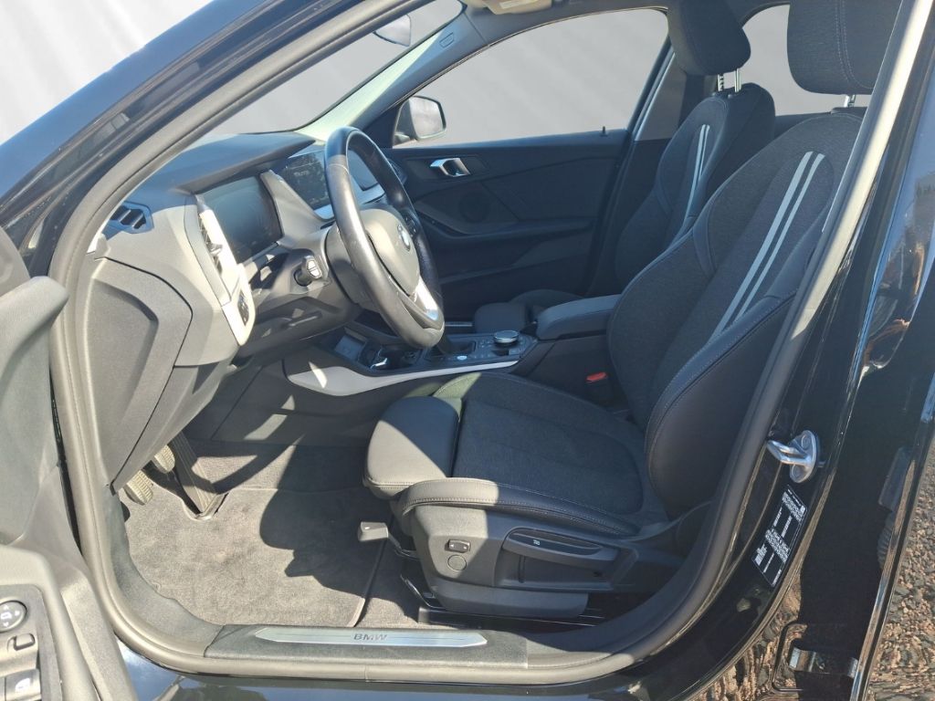 BMW 118 2023 г. Чёрный, пробег 43886 км