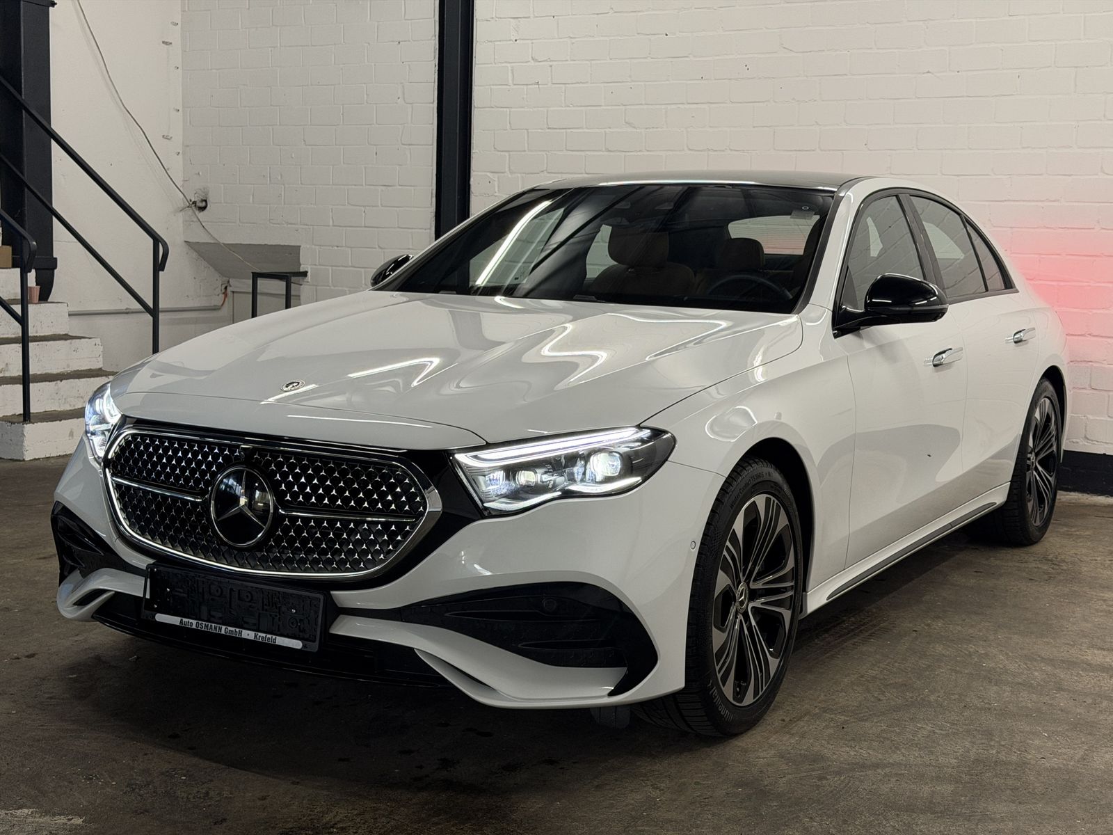 Mercedes-Benz E 450 2024 г. Белый, пробег 4000 км
