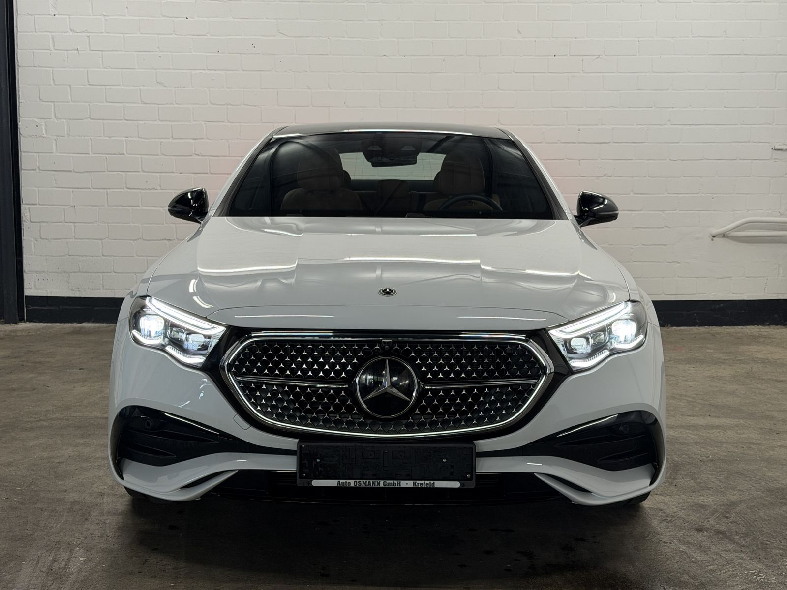Mercedes-Benz E 450 2024 г. Белый, пробег 4000 км