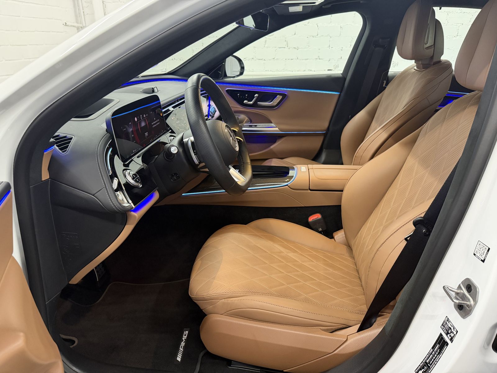 Mercedes-Benz E 450 2024 г. Белый, пробег 4000 км