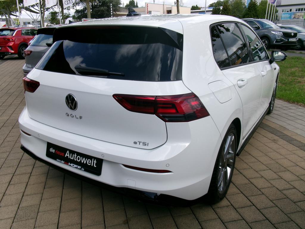 Volkswagen Golf 2024 г. Белый, пробег 24300 км
