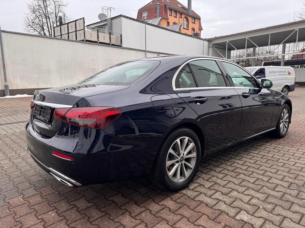 Mercedes-Benz E 220 2021 г. Синий, пробег 60000 км