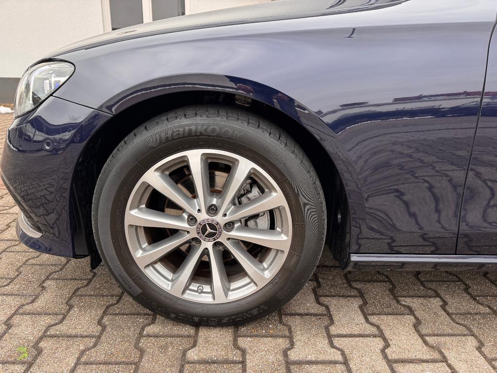 Mercedes-Benz E 220 2021 г. Синий, пробег 60000 км