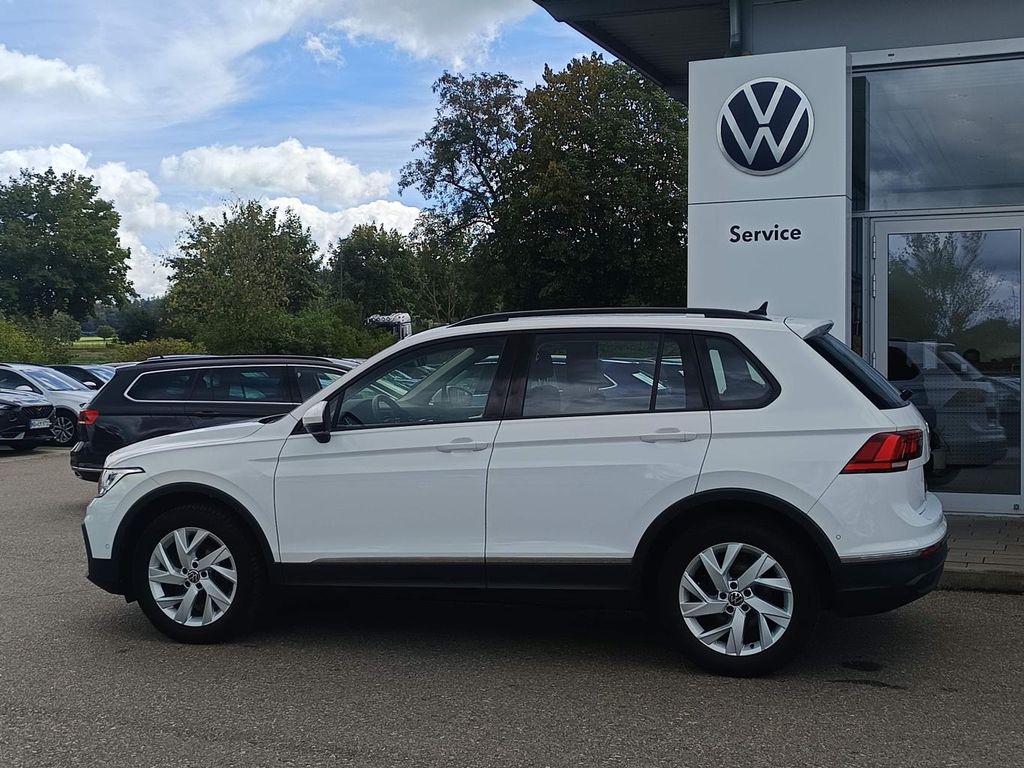 Volkswagen Tiguan 2022 г. Белый, пробег 35623 км