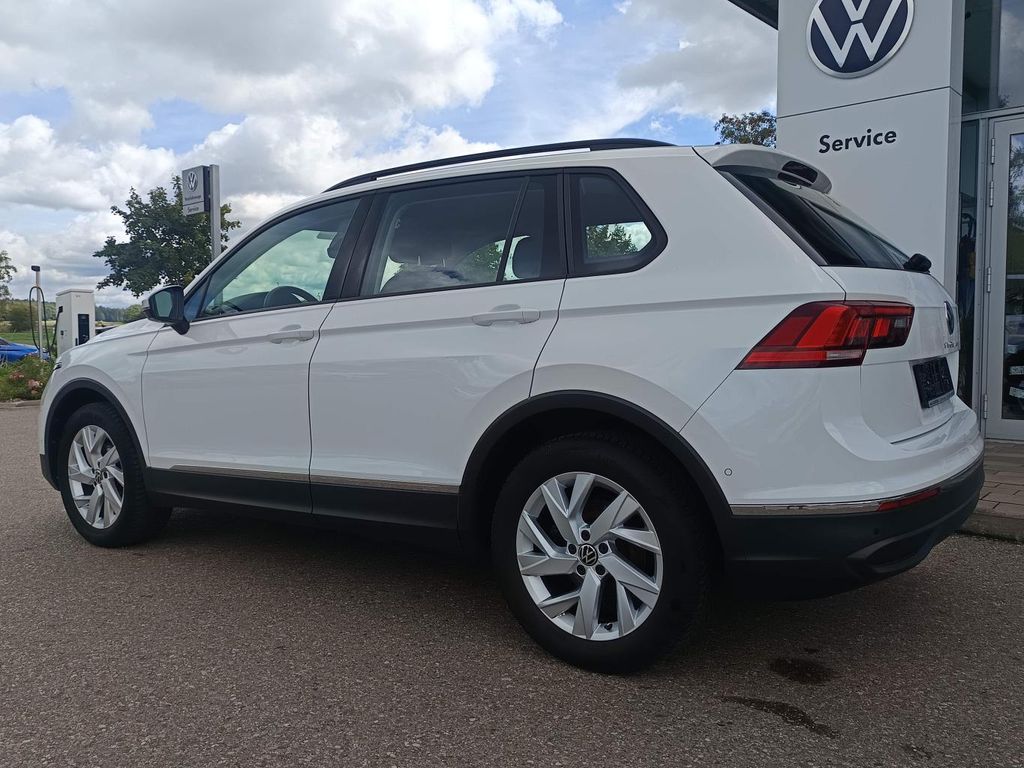 Volkswagen Tiguan 2022 г. Белый, пробег 35623 км